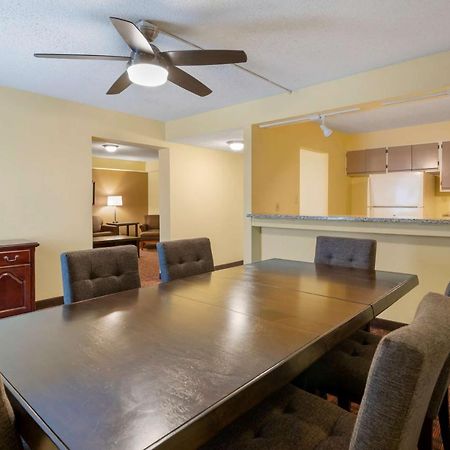 Best Western Louisville East Inn & Suites Kültér fotó