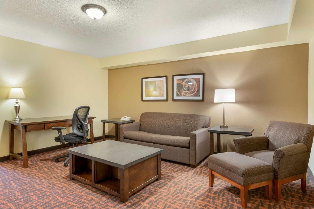 Best Western Louisville East Inn & Suites Kültér fotó