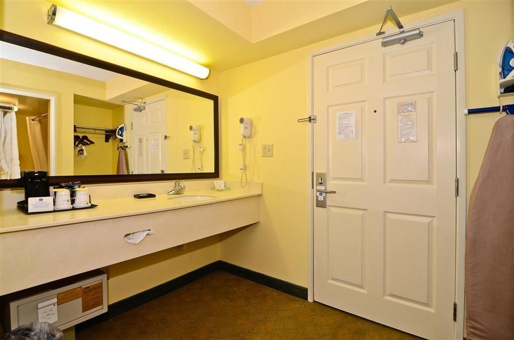 Best Western Louisville East Inn & Suites Szoba fotó